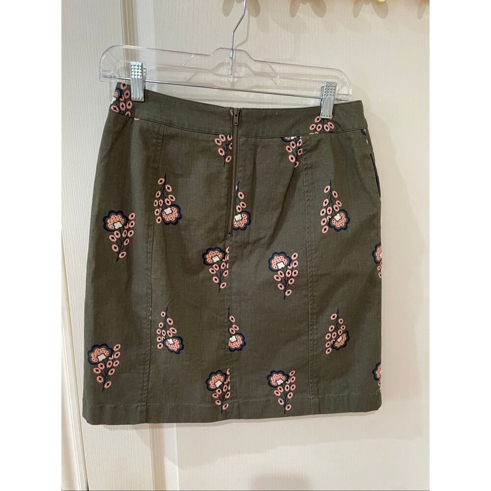 Boden Verity Embroidered Skirt in olive green w/ whimsy pink floral pattern 2R - Picture 5 of 7